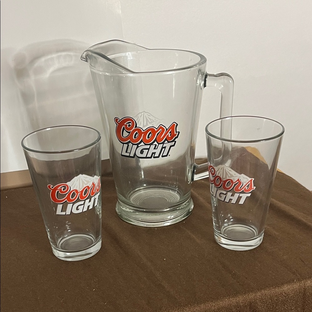 😄Coors light Beer pitcher and 2 glasses set